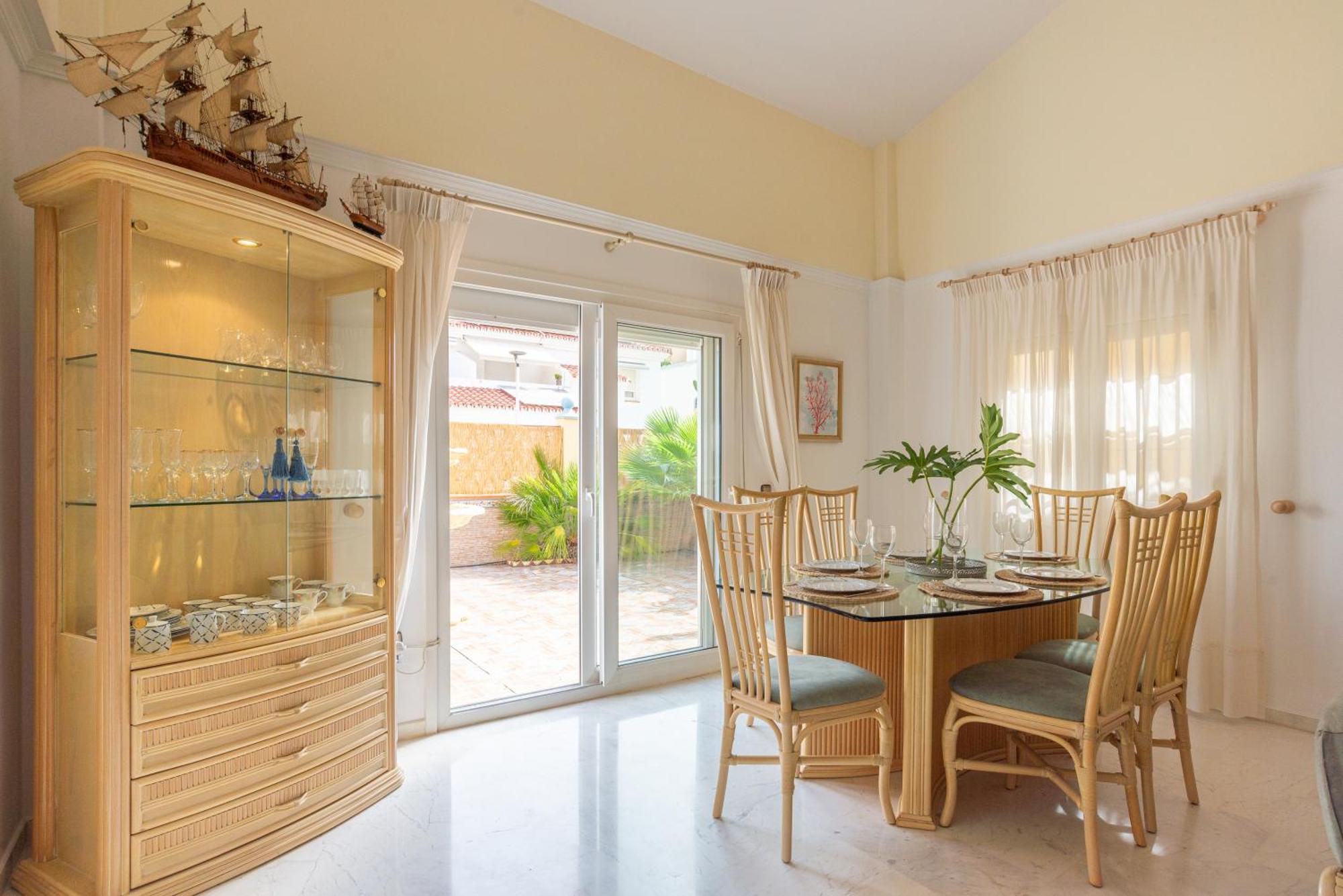 Villa Valentina - Renovated On Los Alamos Beach Torremolinos Dış mekan fotoğraf