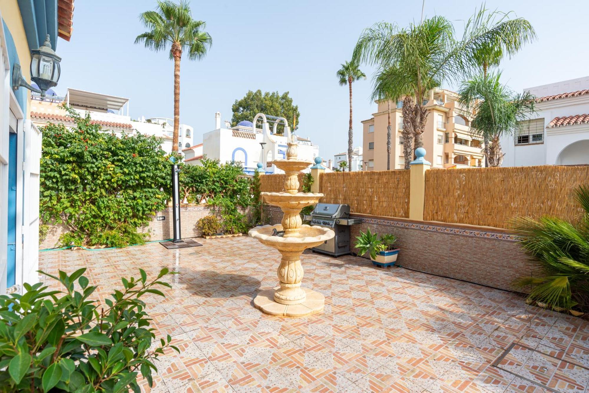 Villa Valentina - Renovated On Los Alamos Beach Torremolinos Dış mekan fotoğraf