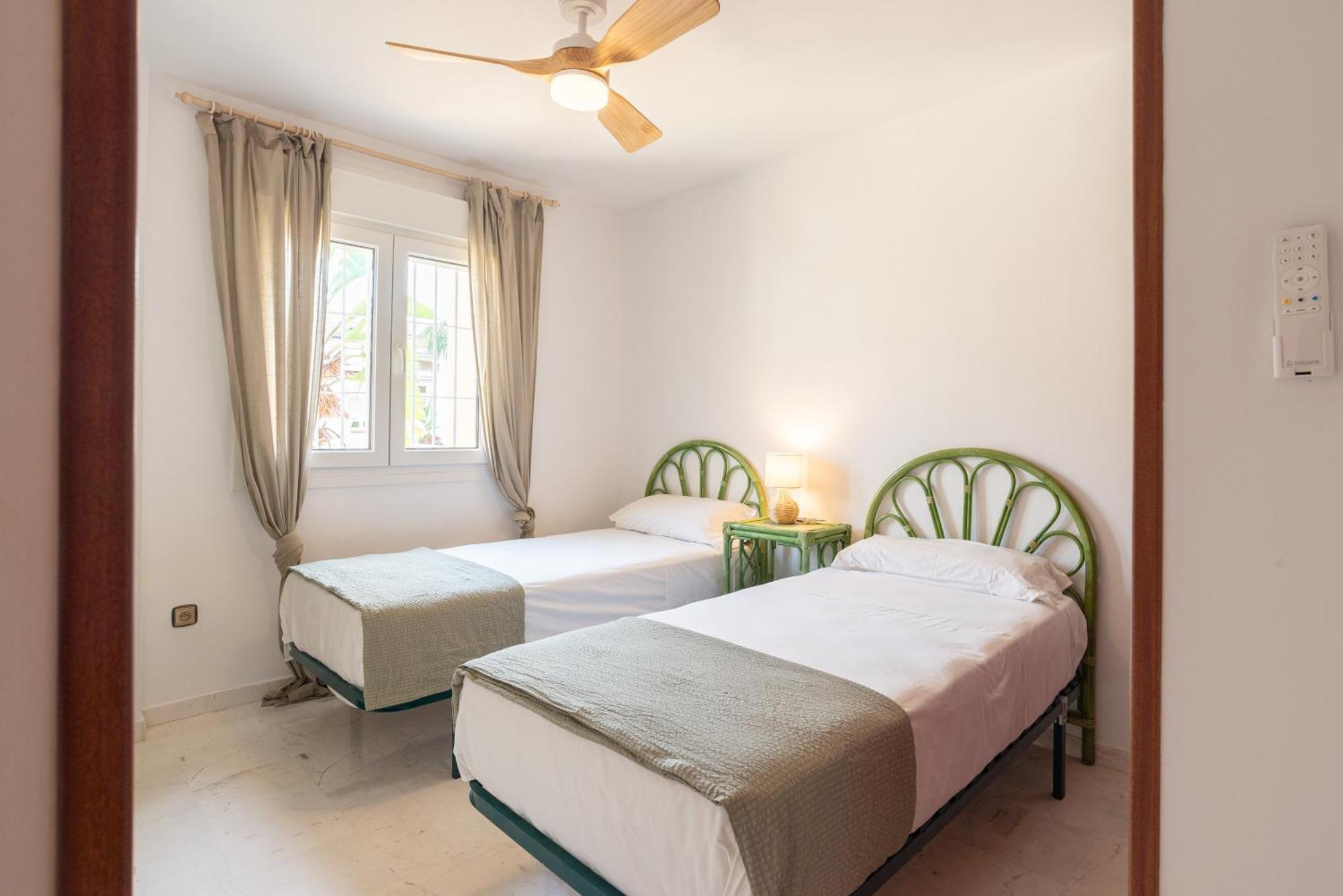 Villa Valentina - Renovated On Los Alamos Beach Torremolinos Dış mekan fotoğraf