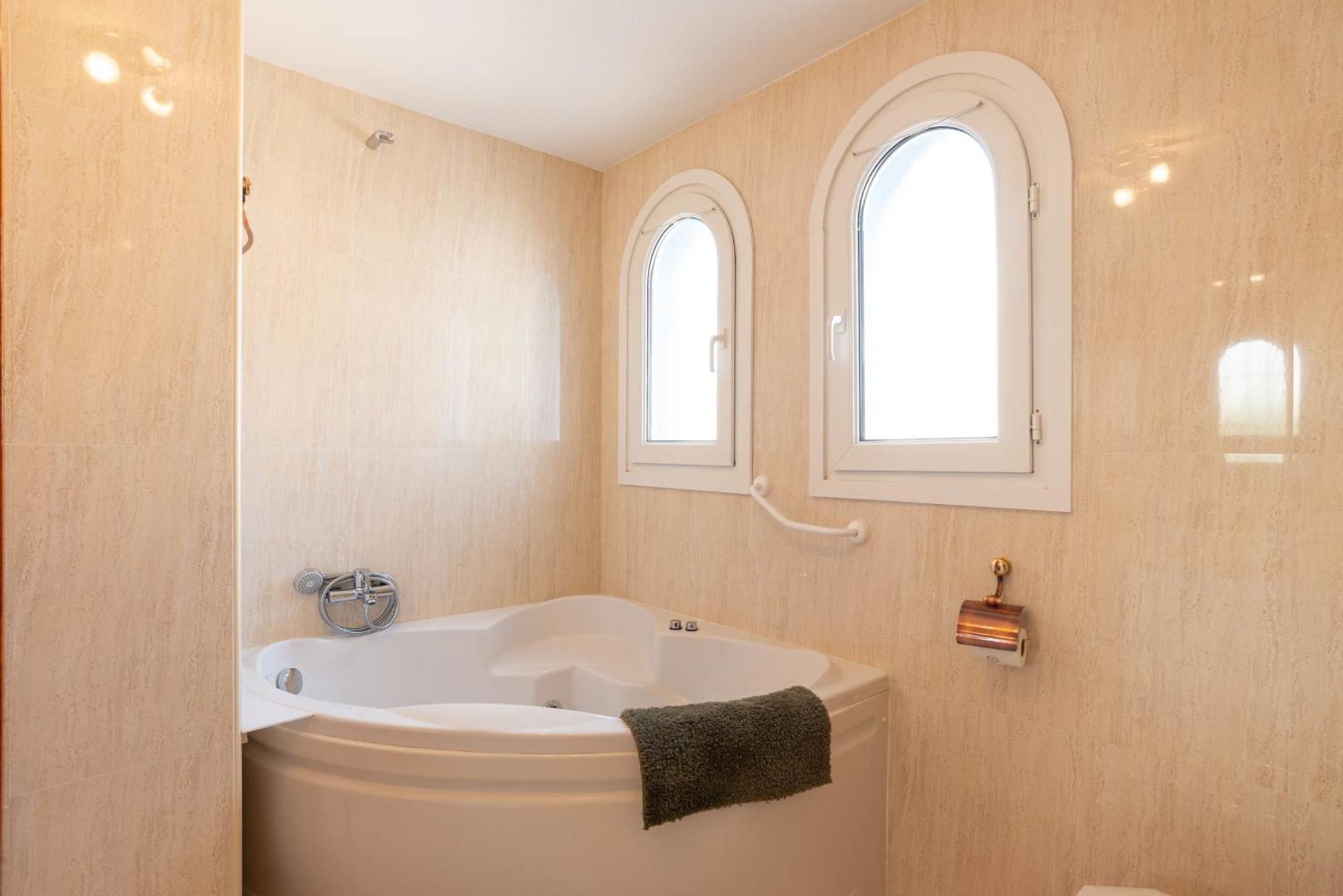 Villa Valentina - Renovated On Los Alamos Beach Torremolinos Dış mekan fotoğraf